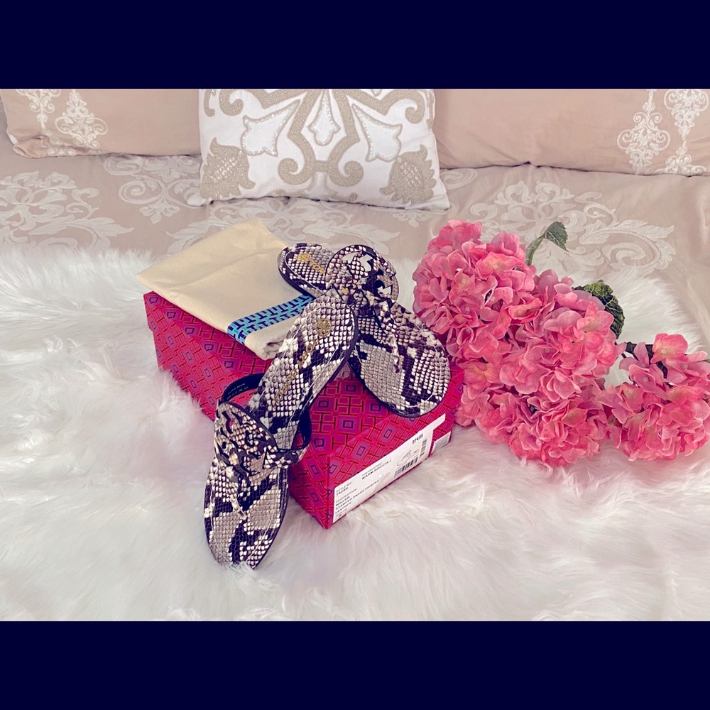 🌟Tory Burch Snake Printed Leather Sandals🌟